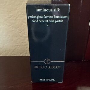 Giorgio Armani Luminous Silk Foundation - Perfect Glow Shade